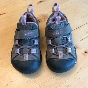 Keen toddler’s outdoor shoes s5